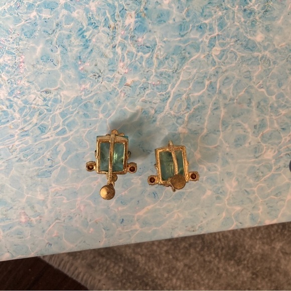 Vintage Czecho Blue Stone Floral Screw Back Earrings - Picture 3 of 3